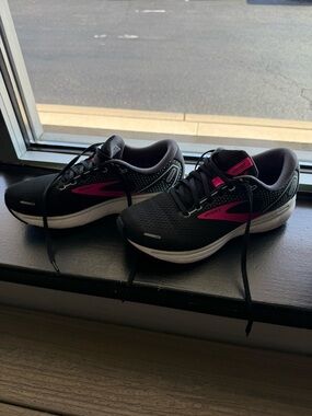 Brooks Women’s Athletic Shoes - Black with Pink